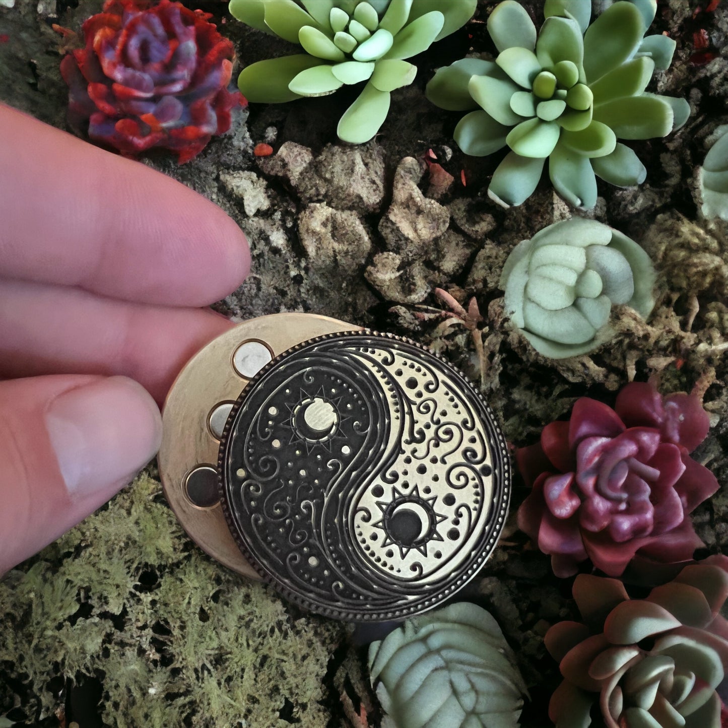 Ying-Yang Haptic Coin